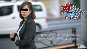 031817-01 Tôi lén chụp ảnh em gái đang làm việc Ảnh nhỏ