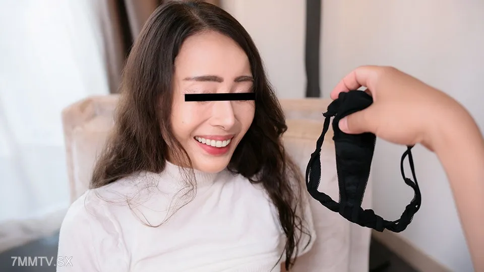092226-100 Honey, let me buy the underwear you’re wearing right now! ~A MILF who mistakes a thong for a full-back~