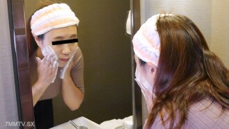 121623_953 Plain-faced mature woman ~ serious like a waterfowl ~ Thumbnail