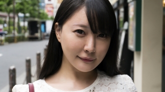 ETQT-053 Celebrity, natural, full-time housewife, wife without playren has huge breasts in shaved pussy for some reason! In addition, night after night drinking alone! Such a slutty married woman is punished with a vaginal cum shot Thumbnail