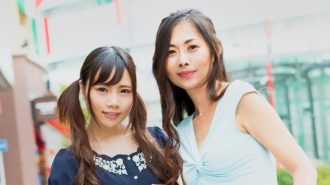 ETQT-174 Enjoy the beautiful pussy of a beautiful parent and play found in Ikebukuro with a single tip. A mother who is too lewd who cums when her daughter hits her clitoris with an electric massage machine! Masami Oishi (47) Yuna-chan (19) Thumbnail