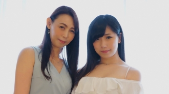 ETQT-175 Get it in Toshima Ward! Forgetting the husband of a strict occupation, mother and daughter's mako play from the daytime! Enjoy comparing erotic bodies. Yuko Imai (48) Kaori-chan (23) Thumbnail
