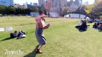 FC2-PPV-1696305 [Hinatabokko girls are crazy] GET a female college student playing on the lawn! The pussy that estrus in spring. Creampie while grabbing a young and masterpiece body! !! [Orgy] Thumbnail