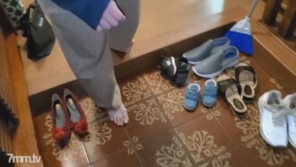 FC2-PPV-2956150 Home visit [Individual] playing the trembling voice behind the grandmother watching over the play and vaginal cum shot to two people in a row ... Thumbnail