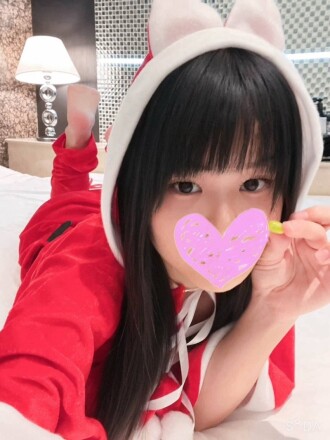 FC2-PPV-4588969 1240 points until 1/5!! [Uncensored] A cute Santa like a fairy and flirting! A pure young lady you admire has a real Christmas close-up creampie sex!! Thumbnail