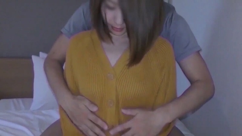 FC2-PPV-4688995 [5-day limited sale, re-edited version, thin face mosaic] A beautiful Akita wife is called out and creampied while shopping for souven