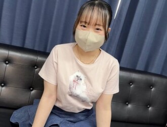 FC2-PPV-4751534 [Completely amateur first shoot] A very cute 18-year-old with very little experience ΓÖí With this look and big F-cup breasts, she’s irresistible! She’s seriously confused by the raw insertion and creampie. Bonus included