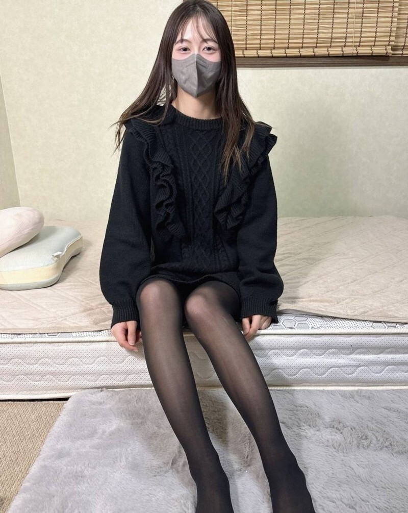 FC2-PPV-4859945 [Completely amateur & first time shooting] Experience / very / shallow / innocent and cute 20-year-old beautiful-legged slender college girl ♡ She's really shy and doesn't moan much, but when a dick is inserted…♡
