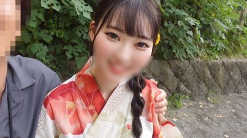 A Japanese beauty, the daughter of a kimono shop owner, on her day off.
