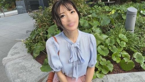 A married woman in her late twenties who spent her twenties as an idol! She abandoned her peaceful married life in search of excitement and had an affair with a man with a huge penis, getting fucked inside!