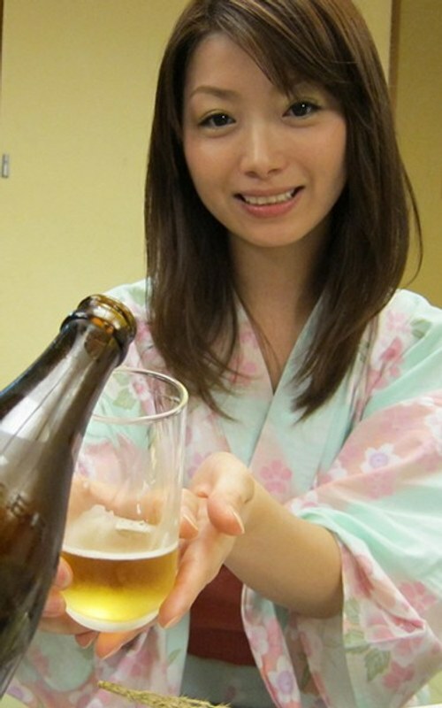 HIGH-031 I Brought An Employee Who Got Mud On A Company Trip To My Room And Fucked Her! Kato Tsubaki