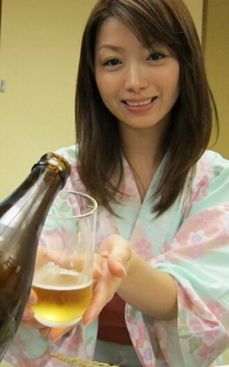 HIGH-031 I Brought An Employee Who Got Mud On A Company Trip To My Room And Fucked Her! Kato Tsubaki