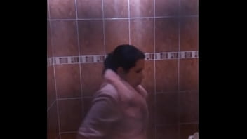 ⁣La Guarra De Mi Prima Buenota En El Baño