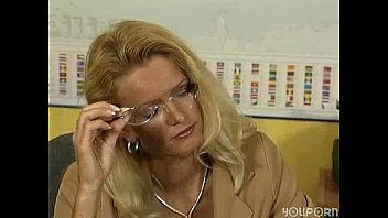 Youporn - Boss Lady Does The Mailboy