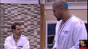 Douglas Toma Banho Pelado - Bbb15