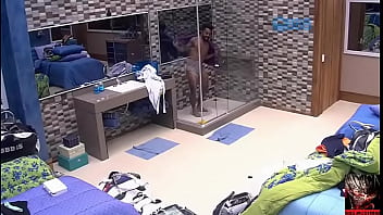 Douglas Tomando Banho