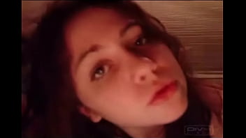 Chica De Años Muy Coqueta Muestra Todo