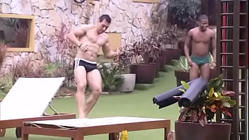 Bbb15 Cezar E Luan Jogando Bola De Sunga