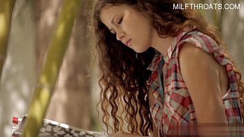 Glamour Girl Close Up Penetration