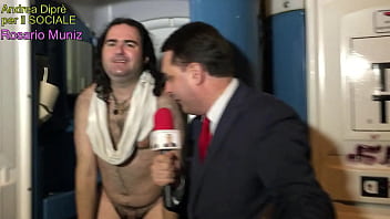 Smallest Penis Ever: Rosario Muniz Completamente Nudo Presentato Da Andrea Diprè