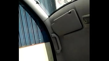 Punheta No Carro Estacionado