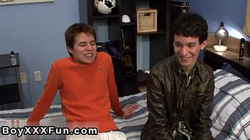 ⁣Gay Video Leon Cums While Getting His Bum Banged Hard! He Later Gets