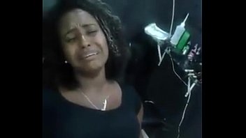 Botando Piercing Na Boceta