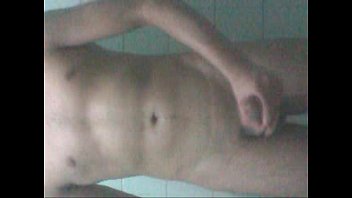 Argentino Se Masturba Y Larga Leche