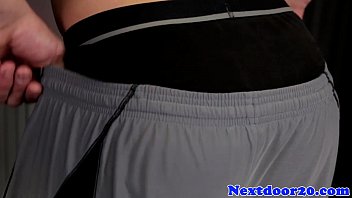 Gaysex Muscle Jock Wanking At The Gym