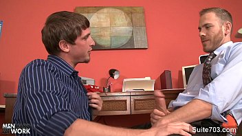 Tempting Gay Gives Oral Sex