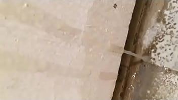 Mi Leche Recorriendo La Pared