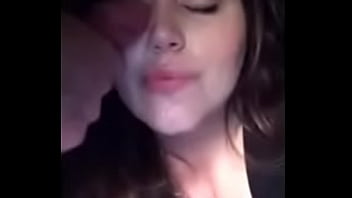 Gatinha Levando Gozada Na Cara E Na Boca