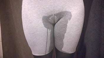 Pad Piss In Leggings