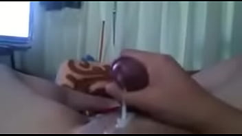 Gime Mientras Se Masturba