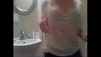 Girl Plays In The Bath Pm Me Girls If You Are Horny