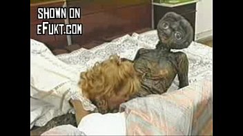 I_m Looking For The Real Title Of This Film. - alien, et, extraterrestrial, prosthetics - Video 5908468