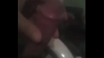 Sacando Lechita En El Baño