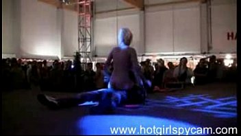 Hot Live Show Girls Goes Crazy