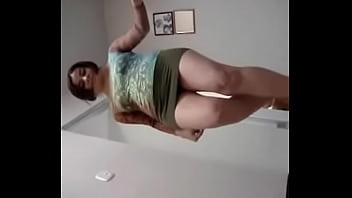 Sacando A Pasear A La Putita