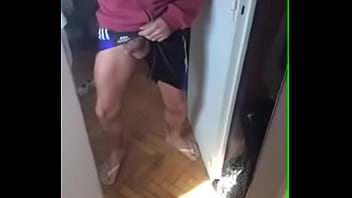 Mostrando La Verga Por El Espejo