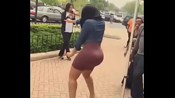 Girl Shakin That Big Ass At Street