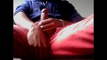 Sólo En Casa Y Una Buena Paja.