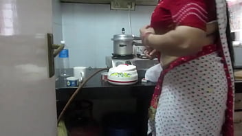 ⁣▶ Leena Bhabhi Hot Navel Housewife 1