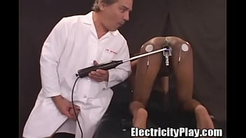 Ebony Slut On Shocking Lab