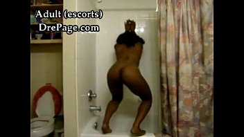Sexy Black Girl Shaking That Booty