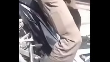 Soc Lo Truoc Nha Nguoi Khac