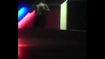 Se Desnuda En Discoteca En Ayacucho