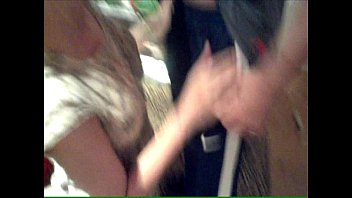 Dando La Propina A Los Chicos..