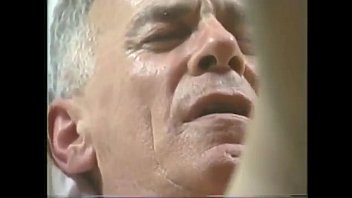 Dos Amigos Maduros En Hotel