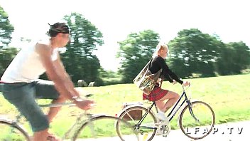 Jeune Et Jolie Etudiante Aux Gros Seins Grave Sodomisee Et Prise En Double P